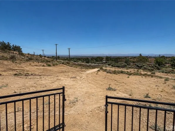 8380 Riggins Rd, Phelan, CA 92371