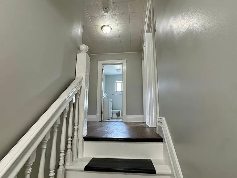 227 5th Ave — Photo 10