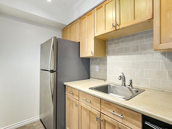 4th image of 3771 Bartlett Ct #501