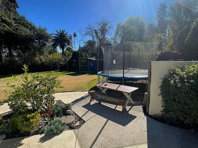 5668 Jumilla Ave — Photo 8