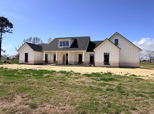 610 Blueberry Ln, Cove, TX 77523