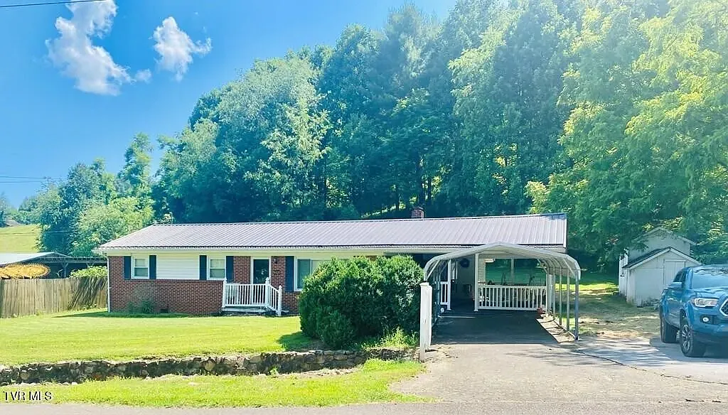 3 bed, 1700 sqft, $1,550 — Photo 1