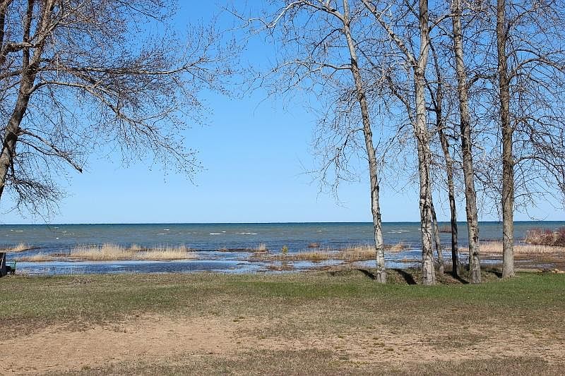Beautiful walk-out shoreline