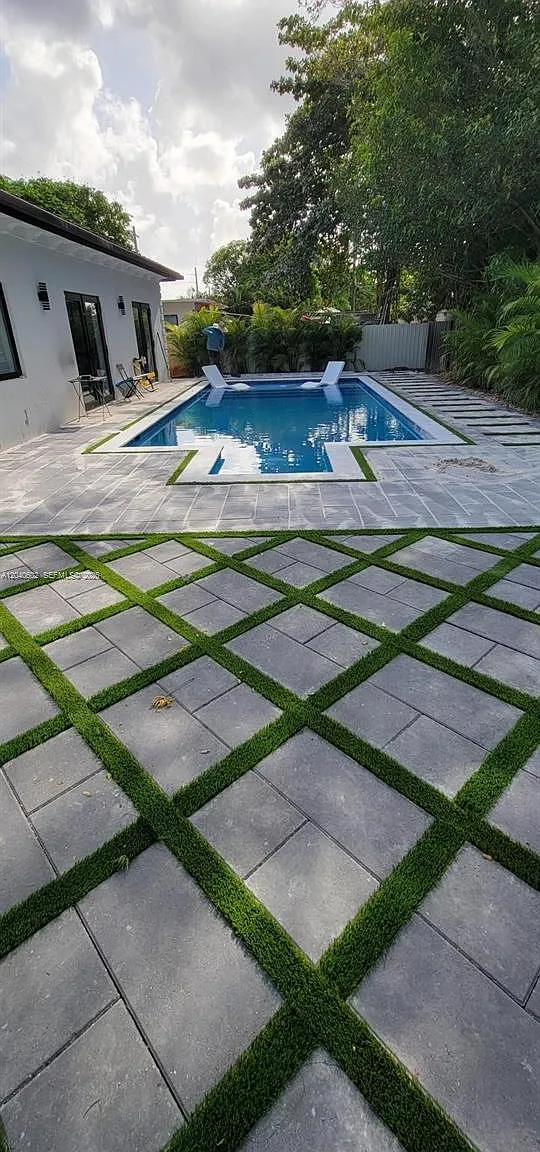 Stormproof Sub — Photo 2