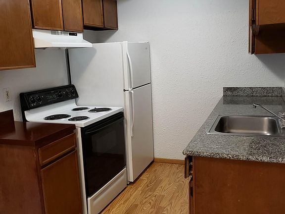 2nd image of 3320 S Ainsworth Ave APT 3
