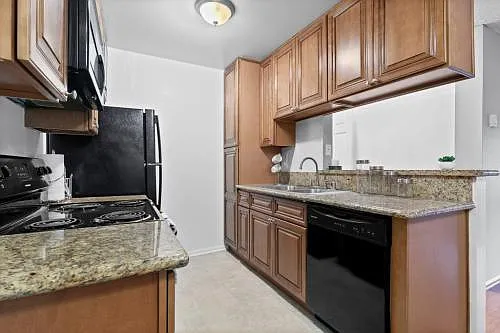 Vista Apartments — Photo 9