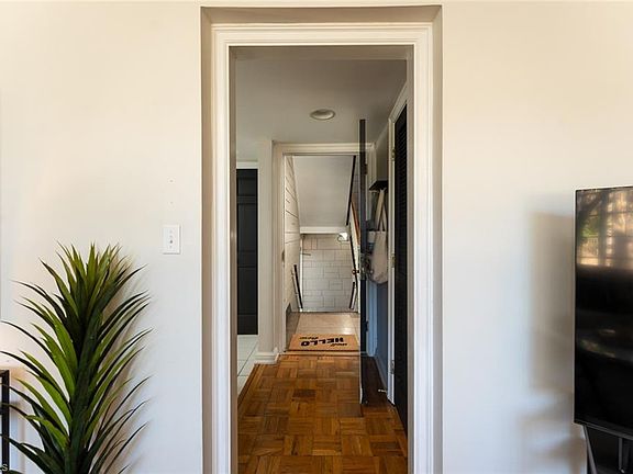 4th image of 1700-N1 N Elm St