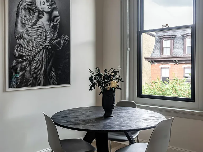 Luxury On Pine — Photo 16