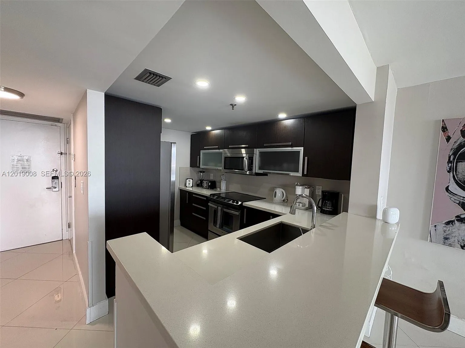Venetia Condo — Photo 2