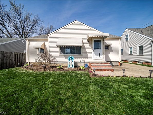 1446 Orchard Heights Dr, Mayfield Heights, OH 44124