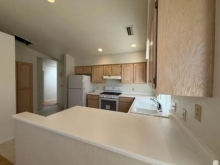 480 S Sawmill Gardens Dr — Photo 5