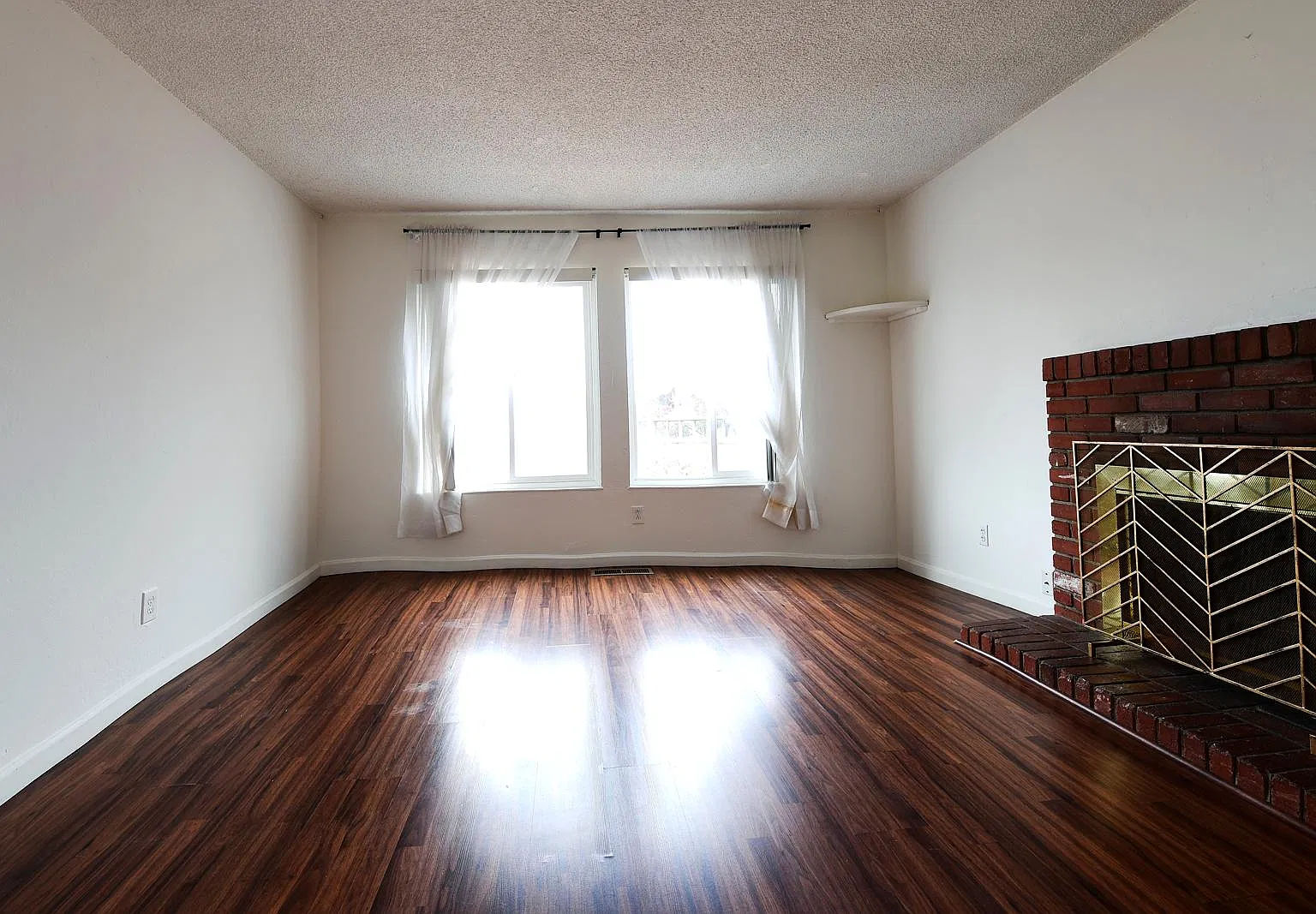 3 bed, 1300 sqft, $4,040 — Photo 3
