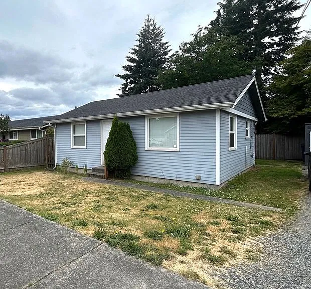 939 Alder Ave — Photo 1