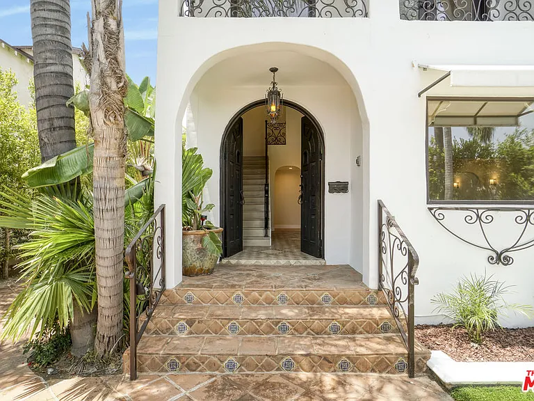 209 N Doheny Dr — Photo 4