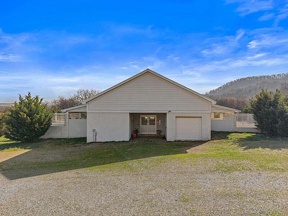 5th image of 1585 Rocky Valley Rd