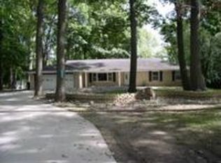 15611 Oak Lane Dr, Lansing, MI 48906