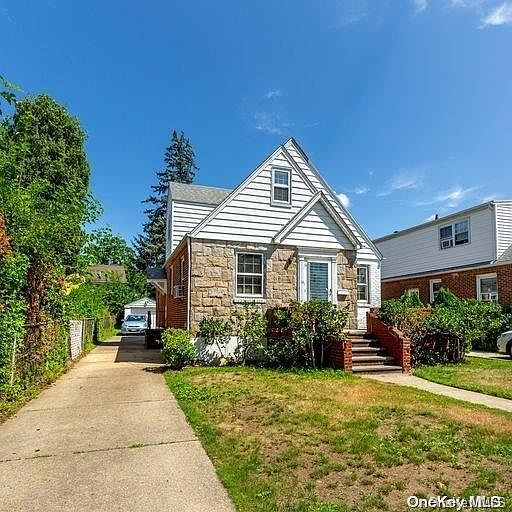1st image of 14 Maple Drive W