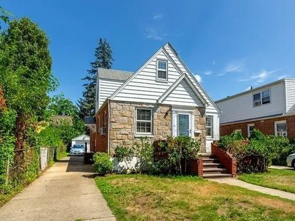 14 Maple Drive W, New Hyde Park, NY 11040