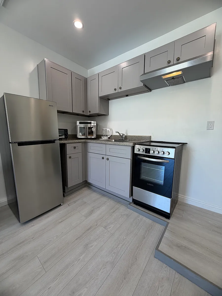 Building Photo - 17557 W Saticoy St #17557
