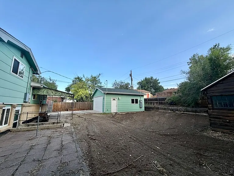 387 S Queen Cir — Photo 24
