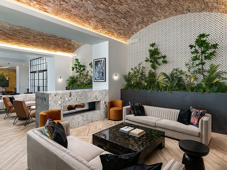 Aqua Lounge