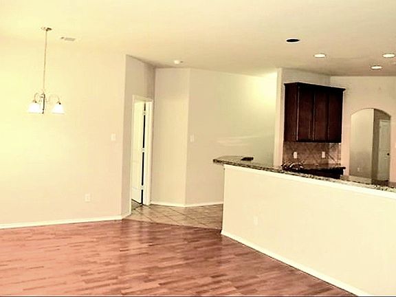 4th image of 908 Buffalo Creek Dr