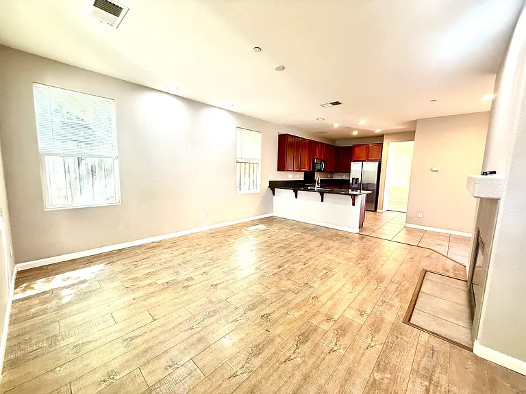 1730 Hemlock Ct — Photo 5