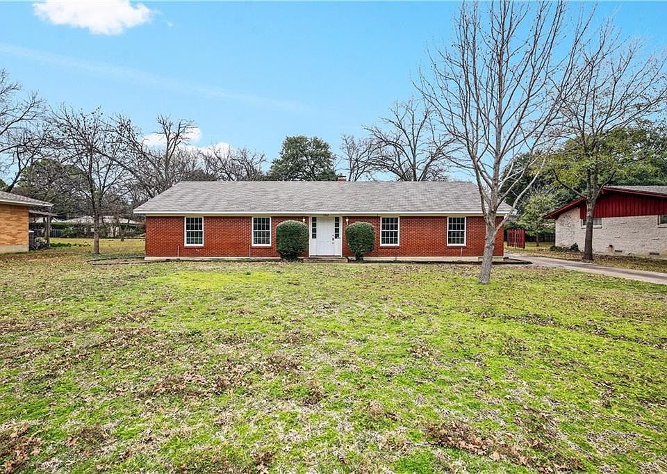 1st image of 1300 Park Ln