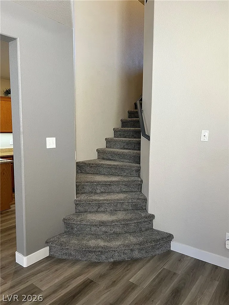 3 bed, 2.0 bath, 1647 sqft, $2,045 — Photo 2