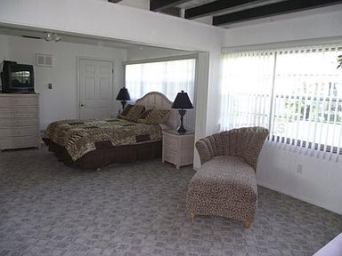 Master bedroom & lounge area