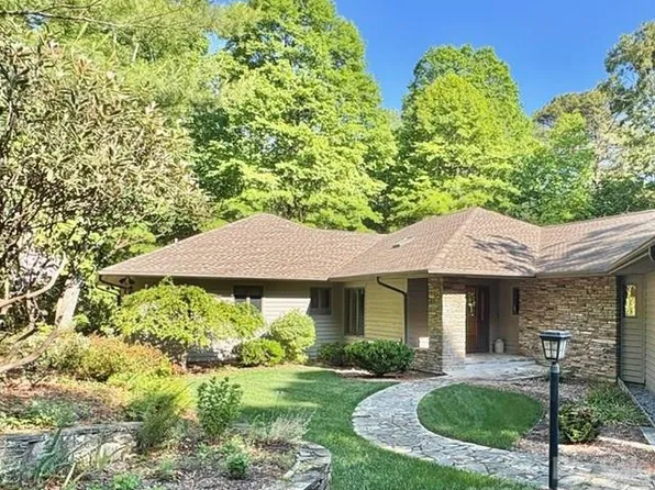 100 Elmridge Dr, Flat Rock, NC 28731