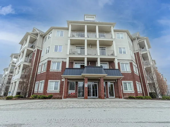 80 Aspen Springs Dr #210, Clarington, ON L1C 0V4