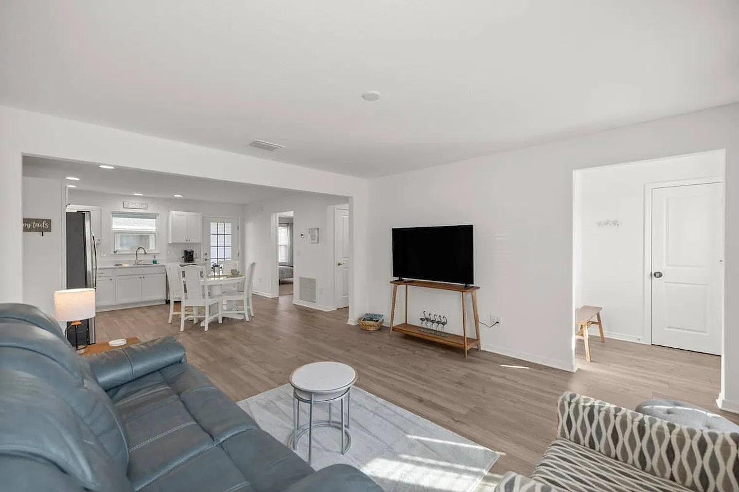 3 bed, 2.0 bath, $3,750 — Photo 2