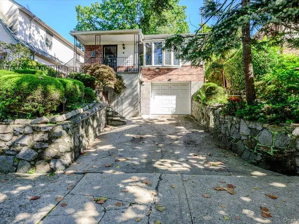 3855 Douglaston Parkway, Douglaston, NY 11363
