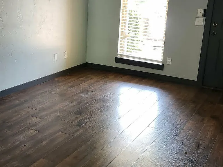 1009 SE 12th St — Photo 2