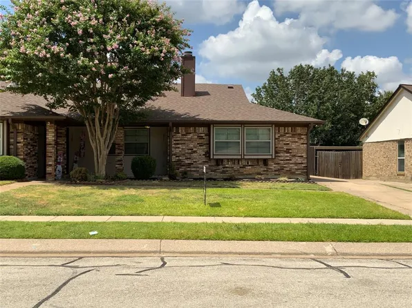 2313 Dalewood Ln, Bedford, TX 76022