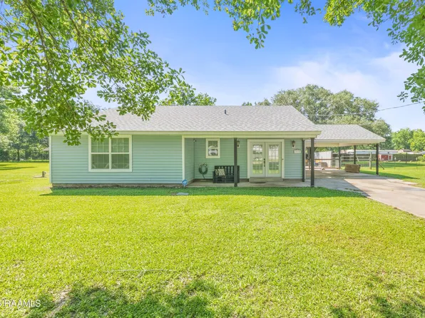 1030 Cecil Dr, Breaux Bridge, LA 70517