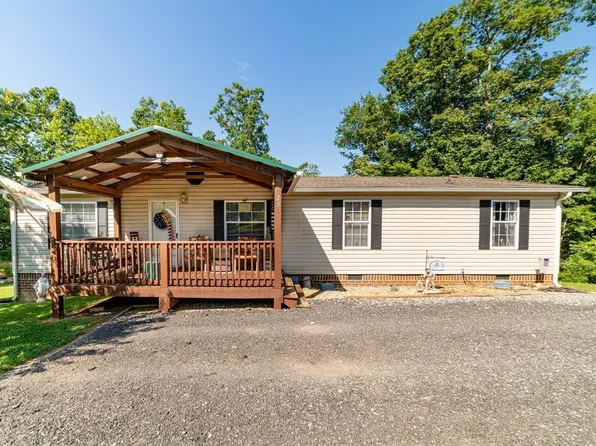 295 Wahoo Ct, Evington, VA 24550