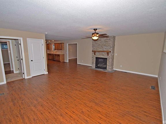 3rd image of 3534 Pinecrest Ave