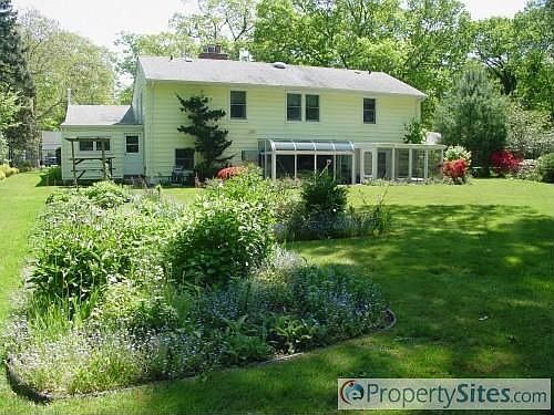 4th image of 84 Hollins Ln