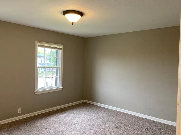 1356 Huffman Ave — Photo 9