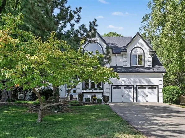 8225 NW Weatherby Dr, Weatherby Lake, MO 64152