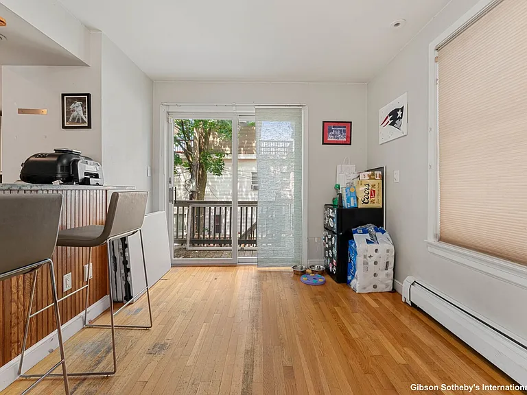 304 W 3rd St — Photo 14