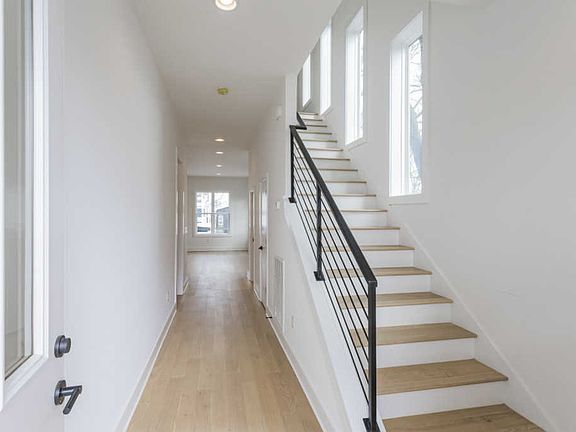 3rd image of 836 Goff St