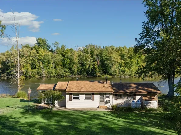 4563 Willow Ln, Clay, NY 13041