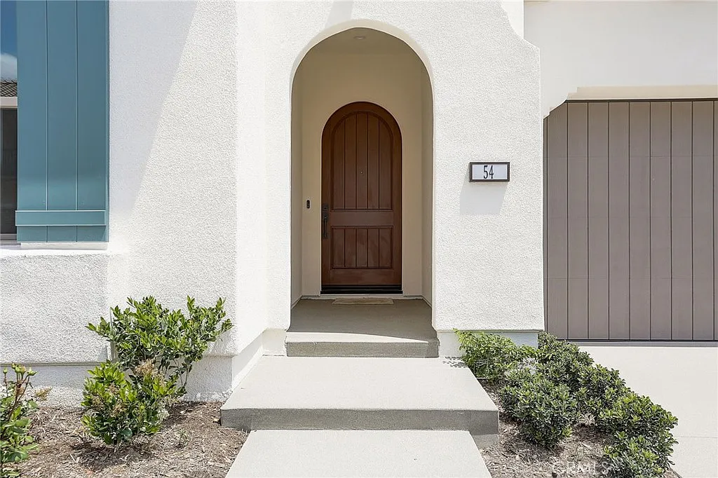 4 bed, 3.5 bath, 3427 sqft, $9,495 — Photo 4