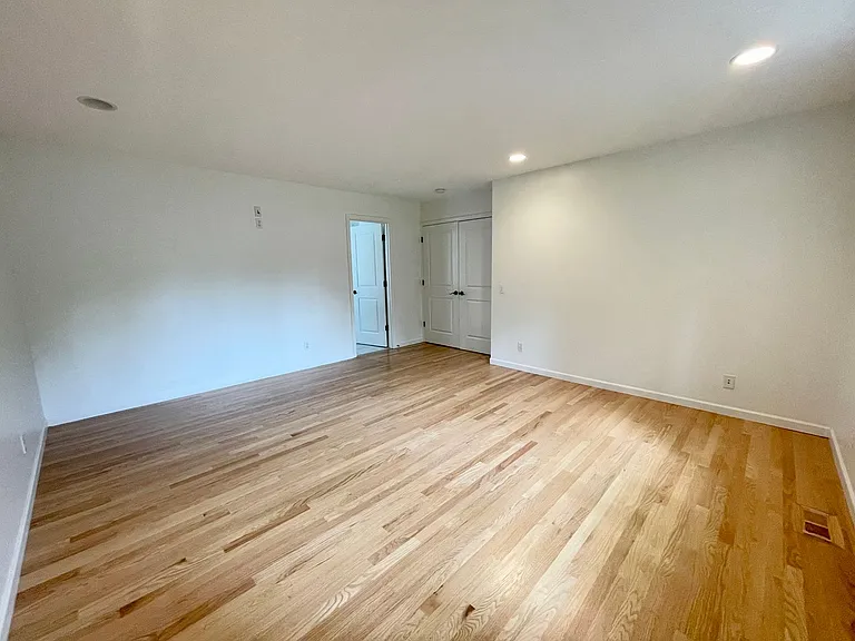 315 N 155th St — Photo 31