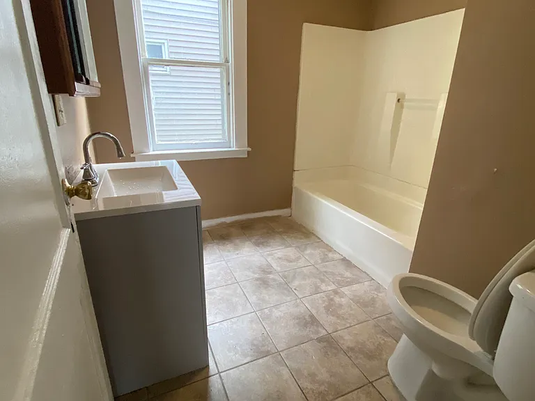 1569 Seymour Ave #1 — Photo 10