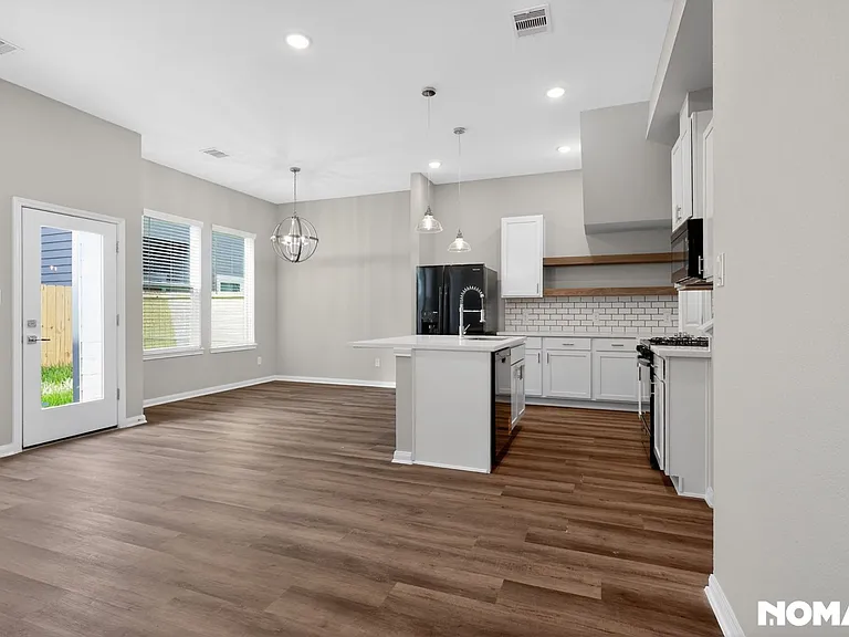 208 Clark Meadows Ln — Photo 2