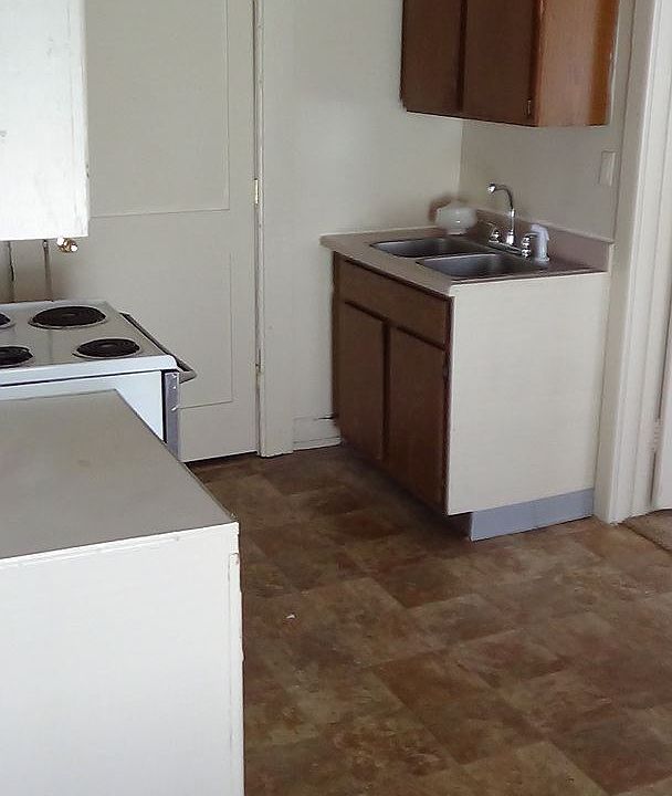 2nd image of 215 S Duluth Ave APT 3